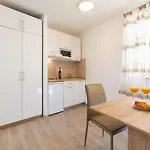 & Libar Apartment *
