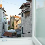& Libar Apartment *