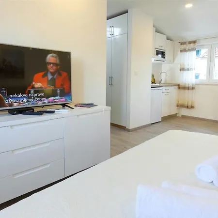 & Libar Apartment *