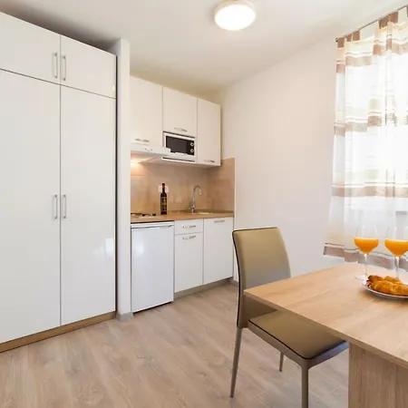 & Libar Apartment *