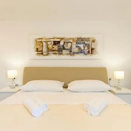 Apartment & Libar