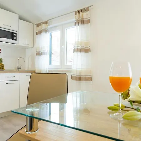 Apartment & Libar