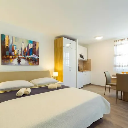 Apartment & Libar Split