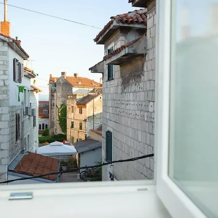 & Libar アパート *