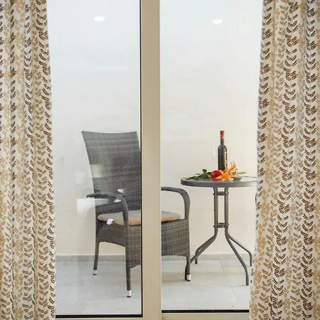 Apartment & Libar